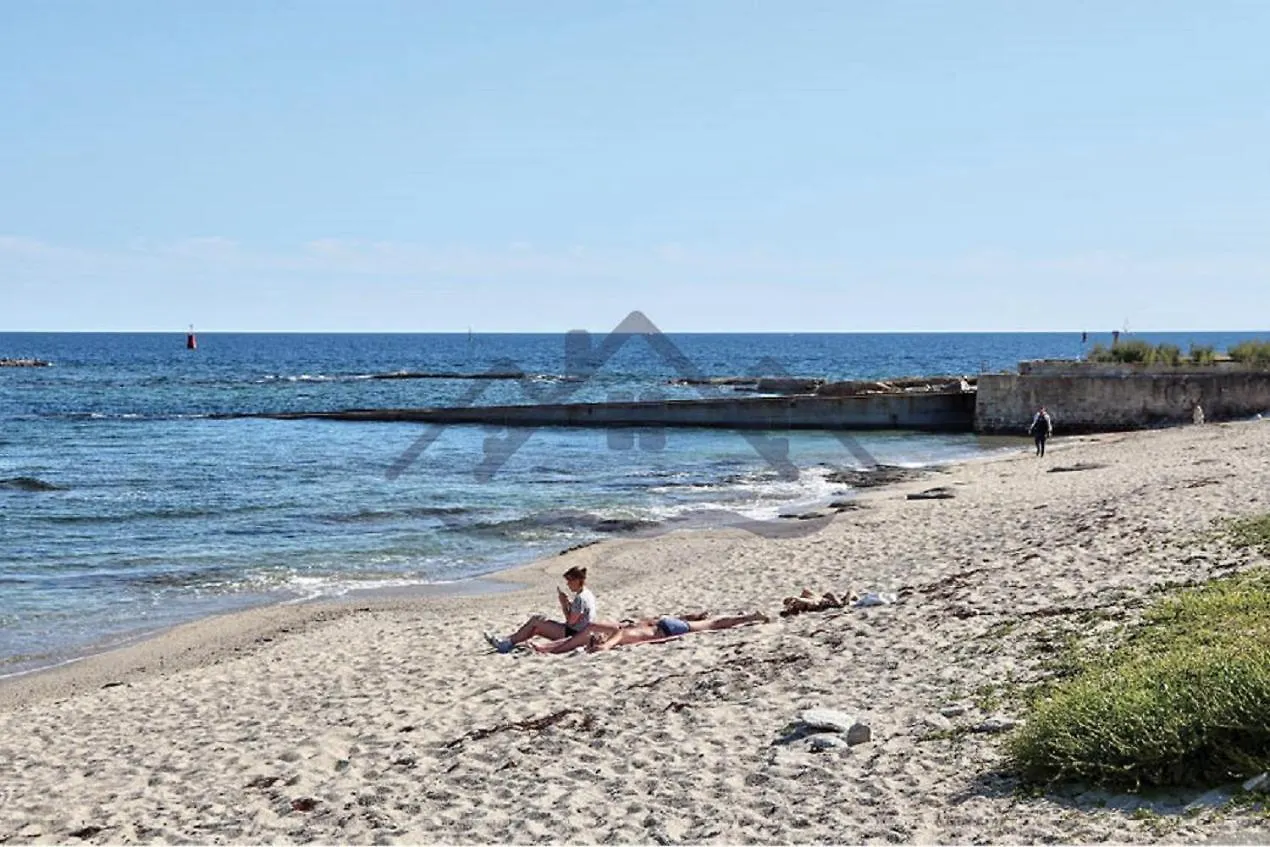 Localise - M11B - A La Pointe - Maison De Vacances Avec Jardin Entierement Clos - A 50M De La Plage - 700M Du Centre - Tout A Pied - Wifi Inclus - Draps Inclus - Animaux Bienvenus Guilvinec 0*,  Fransa